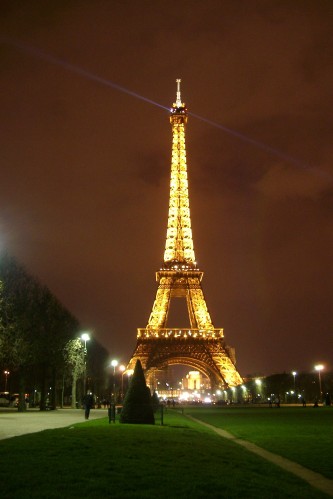 Aftenbillede af Eiffeltårnet, Paris (29/3-2002).