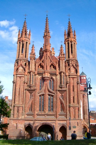 Skt. Annæ og Bernhardinernes kirker, Vilnius (24/7-2002).